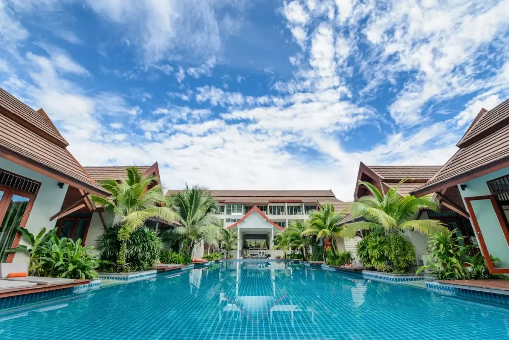 Hotel com área de lazer e piscina