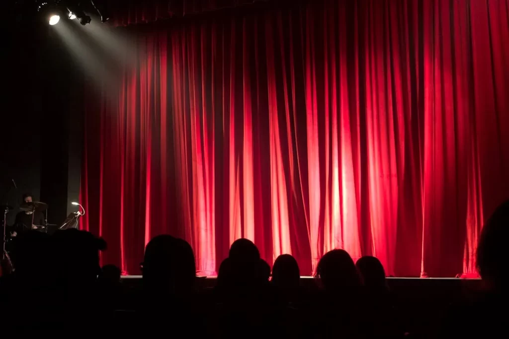 Palco com cortina