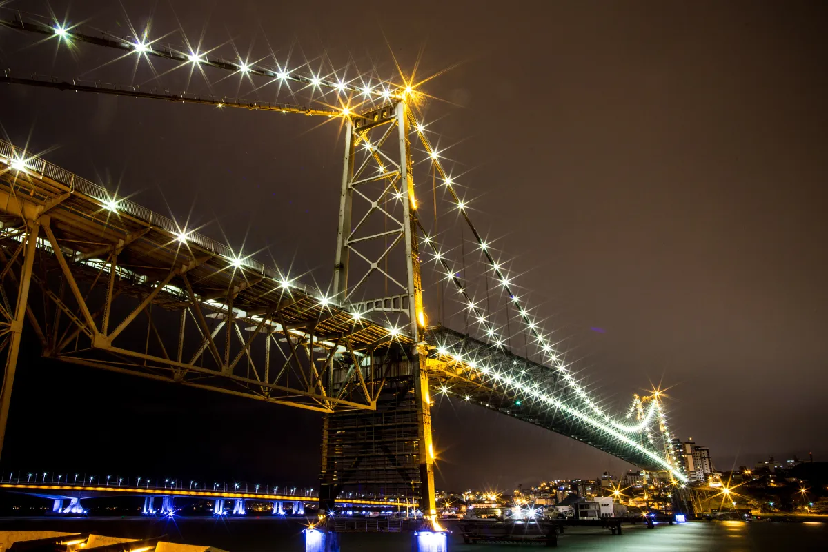 Vista da Ponte Hercílio Luz em Florianópolis