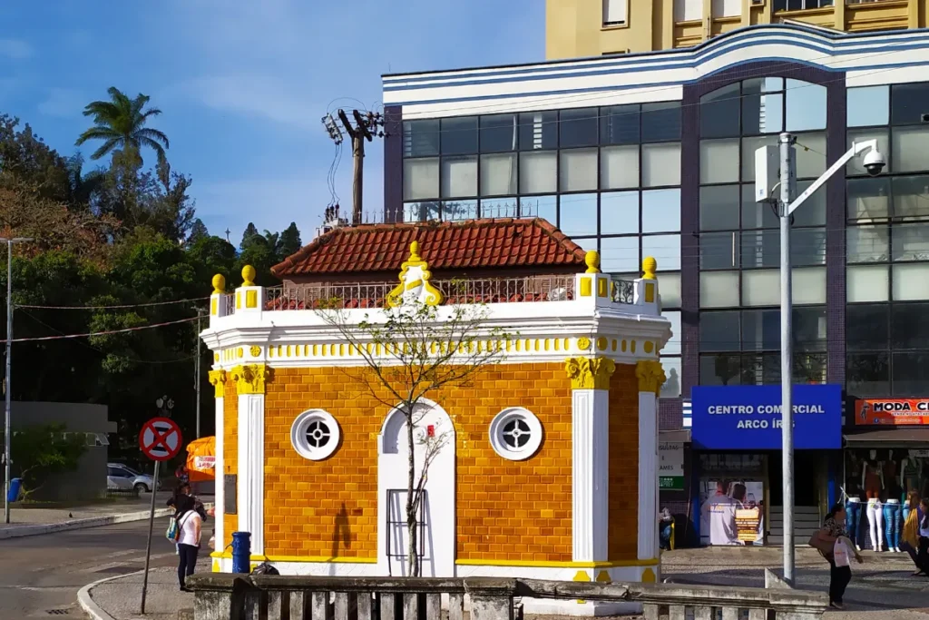 Castelinho da Praça XV, edifício histórico que abriga o Museu do Saneamento em Florianópolis.