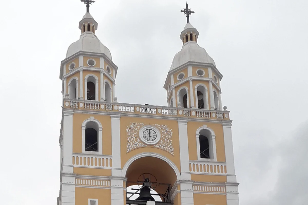 Torres, relógio e sino da Catedral Metropolitana de Florianópolis